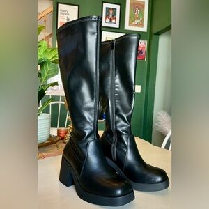 Torrid Extra Wide Black Lug Platform Knee High Heeled Stretch Boots Size 8 WW